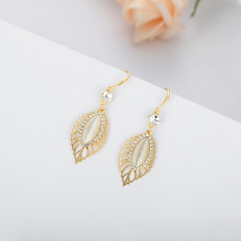 Bông Tai Hình Lá Phong Đính Đá Thời Trang Hàn Quốc