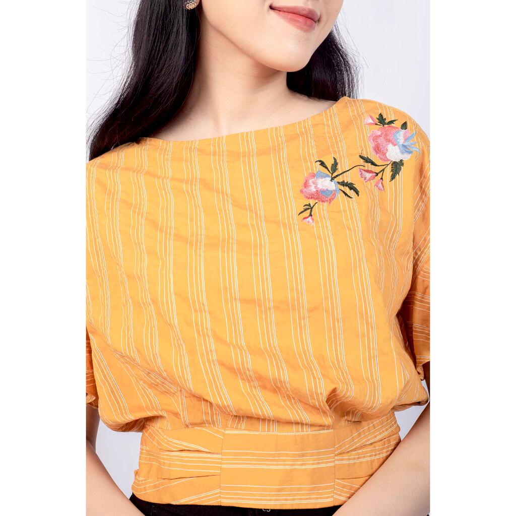 Áo sơ mi cổ tròn, croptop thêu hoa MMOutfit M-AO020321116