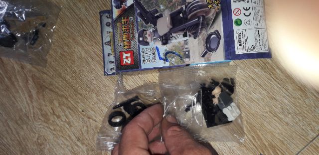 Lắp ráp 1 hộp LegoBattle xe mô tô 0823 có nhiều chi tiết bằng nhựa ABS