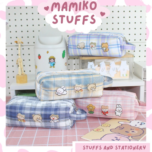 HỘP BÚT GẤU CARO SIÊU XINH TẶNG KÈM PIN CÀI TRANG TRÍ