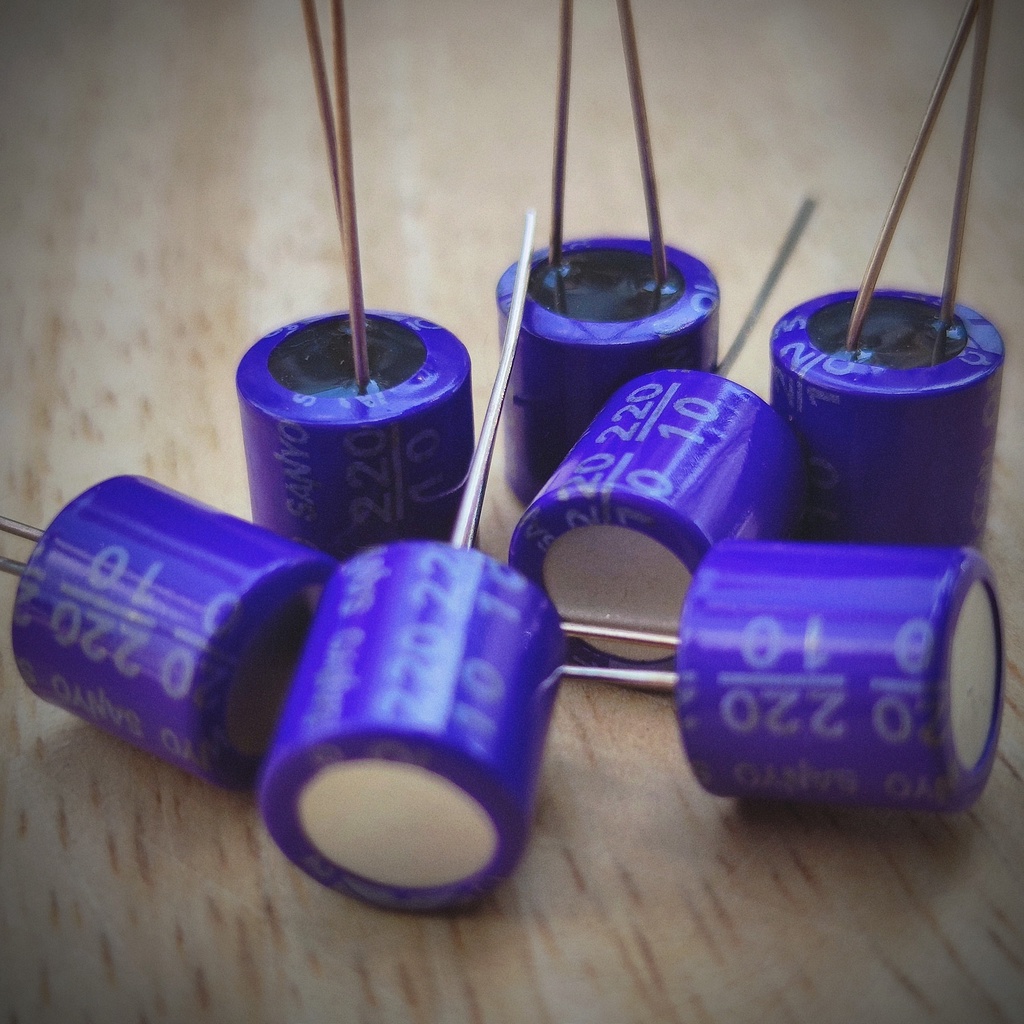 Tụ điện SANYO Oscon 220uF/10V