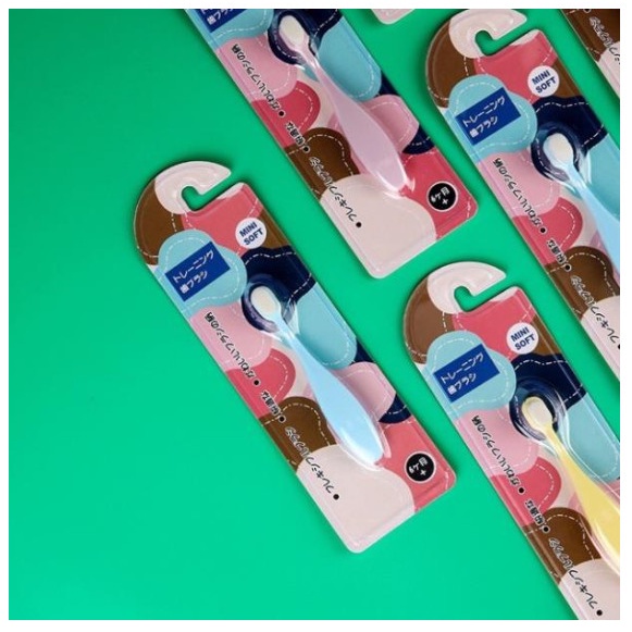 Bàn chải đánh răng xuất Nhật cho bé 1-3 tuổi mềm mại