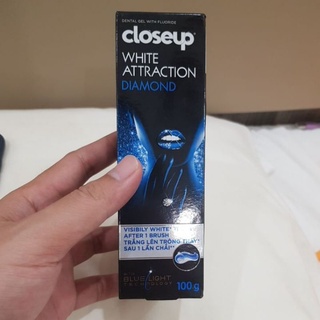 Kem đánh răng Closeup White Attraction Diamond 100g