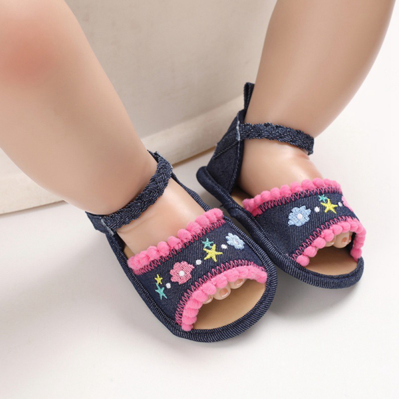 Sandal Đính Hoa Đế Mềm Chống Trượt Cho Bé Gái