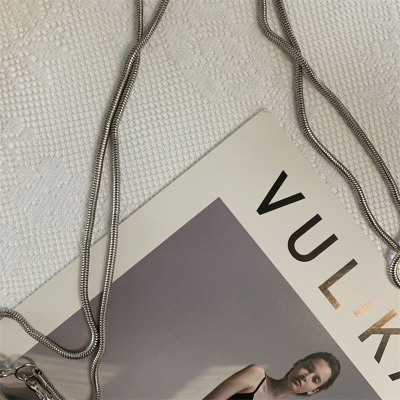 Túi Đeo Chéo Một Bên Vai Hình Trái Tim Bằng Kim Loại Thời Trang Mới 2023 Dễ Phối Đồ Dành Cho Bạn Nữ