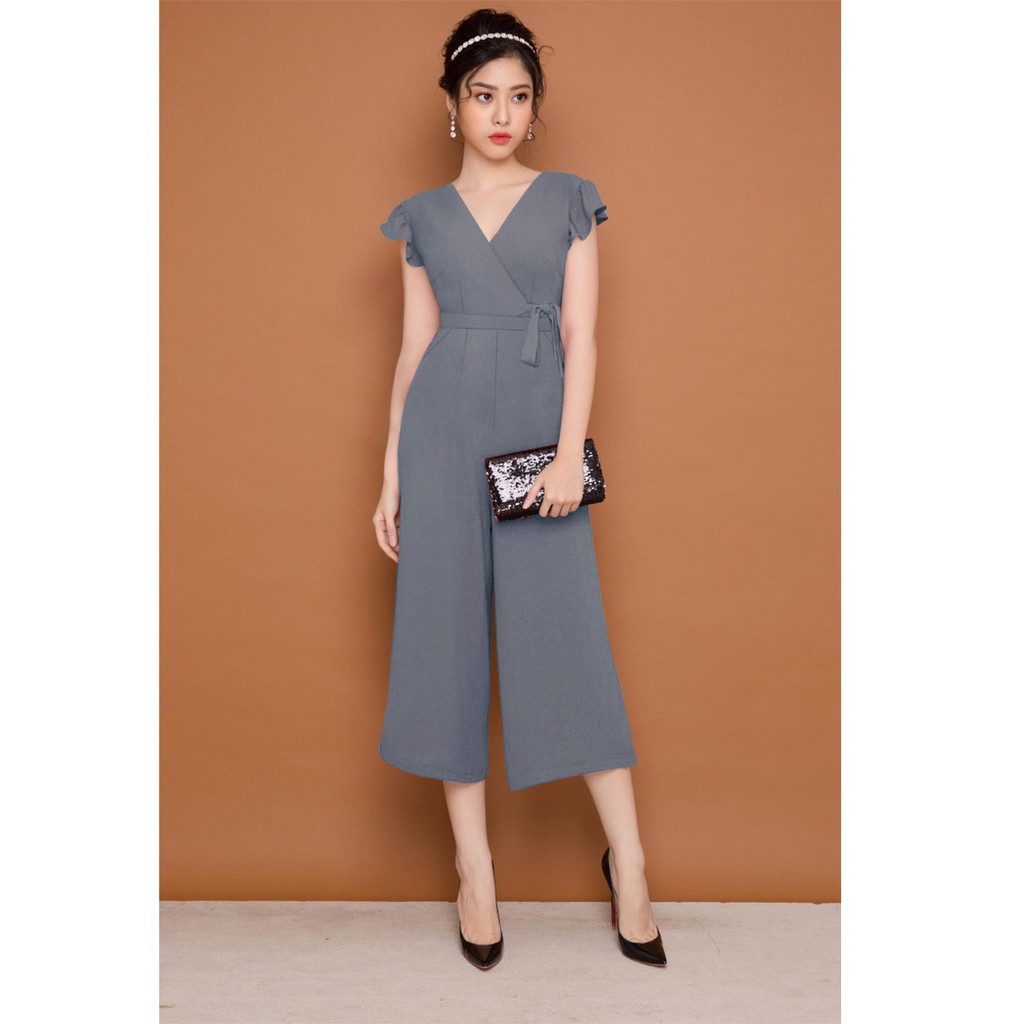 Jumpsuit nữ cổ tim thắt nơ eo quần lửng ống rộng J907