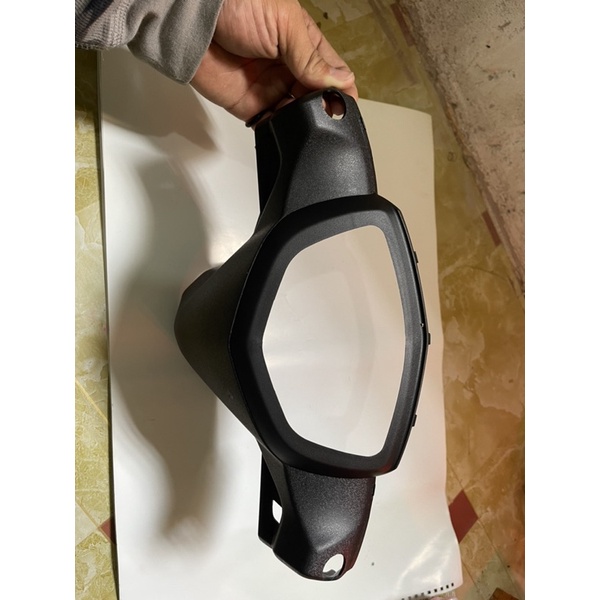 Bợ dưới bàn thờ xe máy sirius rc