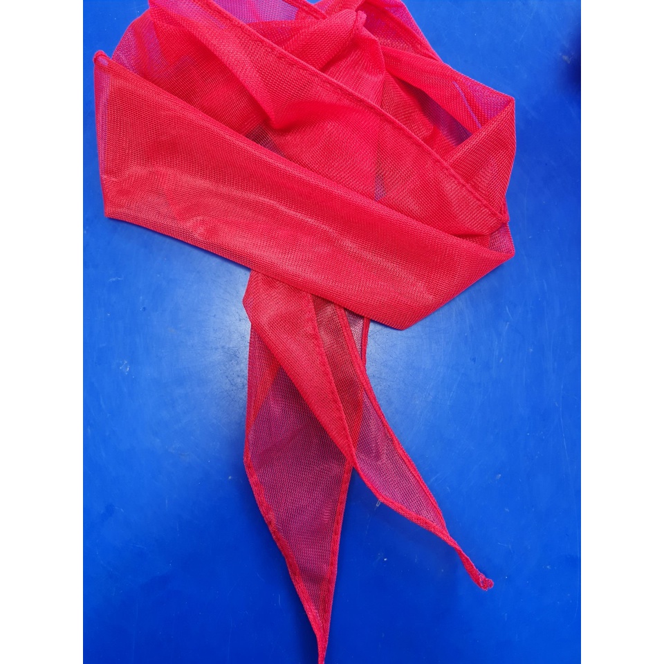 Khăn quàng đỏ may viền đẹp