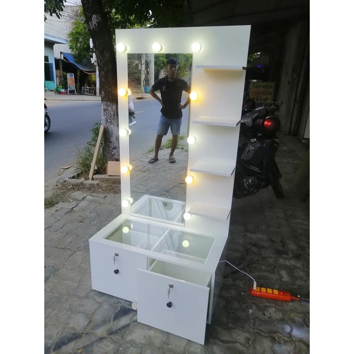 Bàn trang điểm bệt gương led