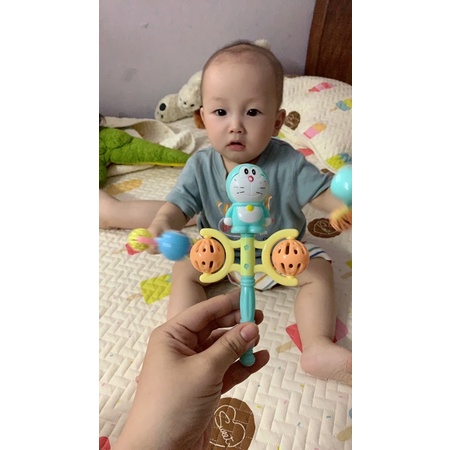 ĐỒ CHƠI XÚC XẮC LỤC LẠC ĐÔRÊMON CHO BÉ