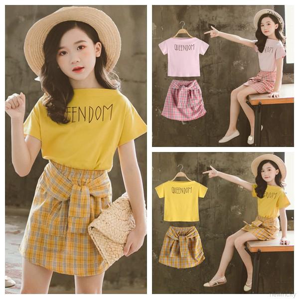 Set áo thun tay ngắn in chữ &amp; váy caro cho bé gái