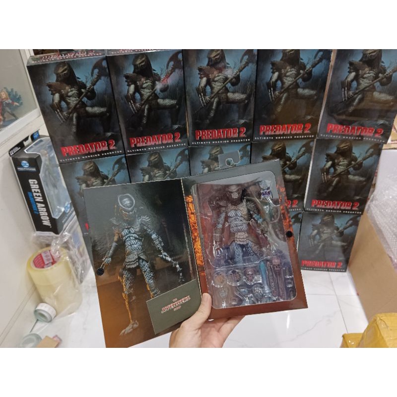 Mô hình NECA Ultimate Warrior Predator có sẵn