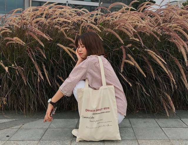TÚI TOTE VẢI TÚI TOTE TRẮNG NGÀ VINTAGE CHỮ ĐỎ DEMAIN