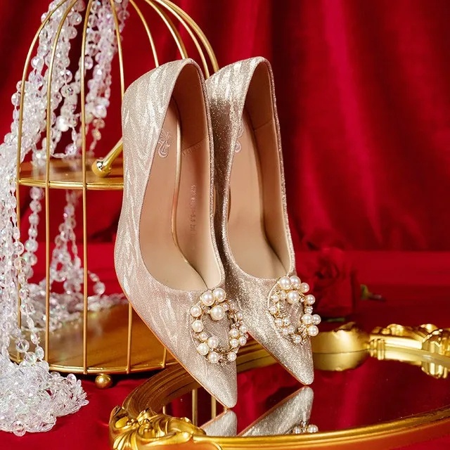 Giày Cao Gót Mũi Nhọn Đính Đá Pha Lê Sang Trọng Cho Cô Dâu