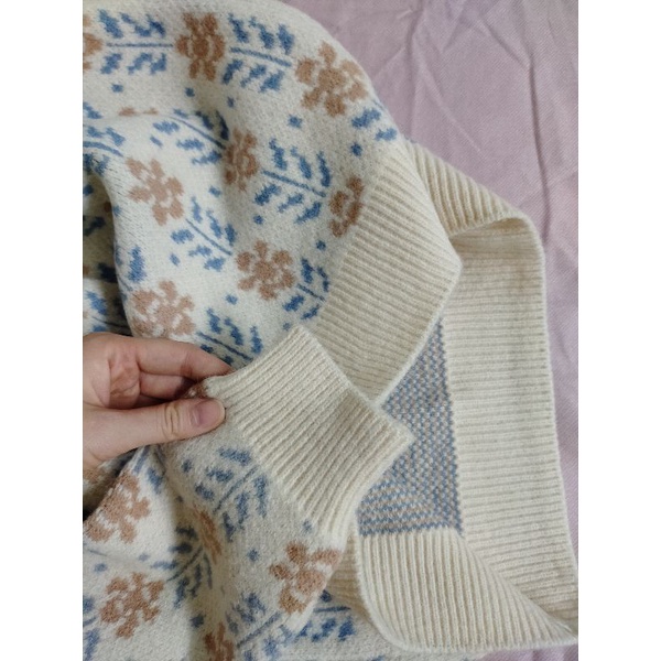 Áo len cardigan cài cúc hoạ tiết hoa lá dày dặn phong cách vintage