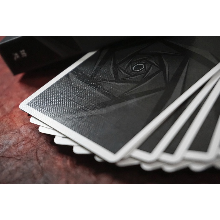 Bộ bài ảo thuật USA: Yuci Black Roses Playing Cards   - bài Mỹ - bài Tây
