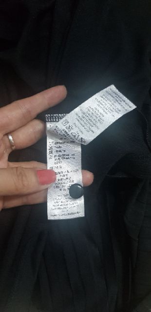 Đầm đen sát nách hàng hiệu French connection