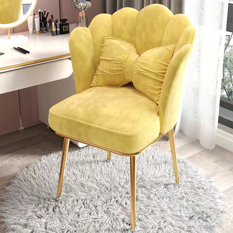 Ghế nơ xinh tặng kèm gối nơ sẵn