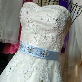 Váy cưới ngắn màu