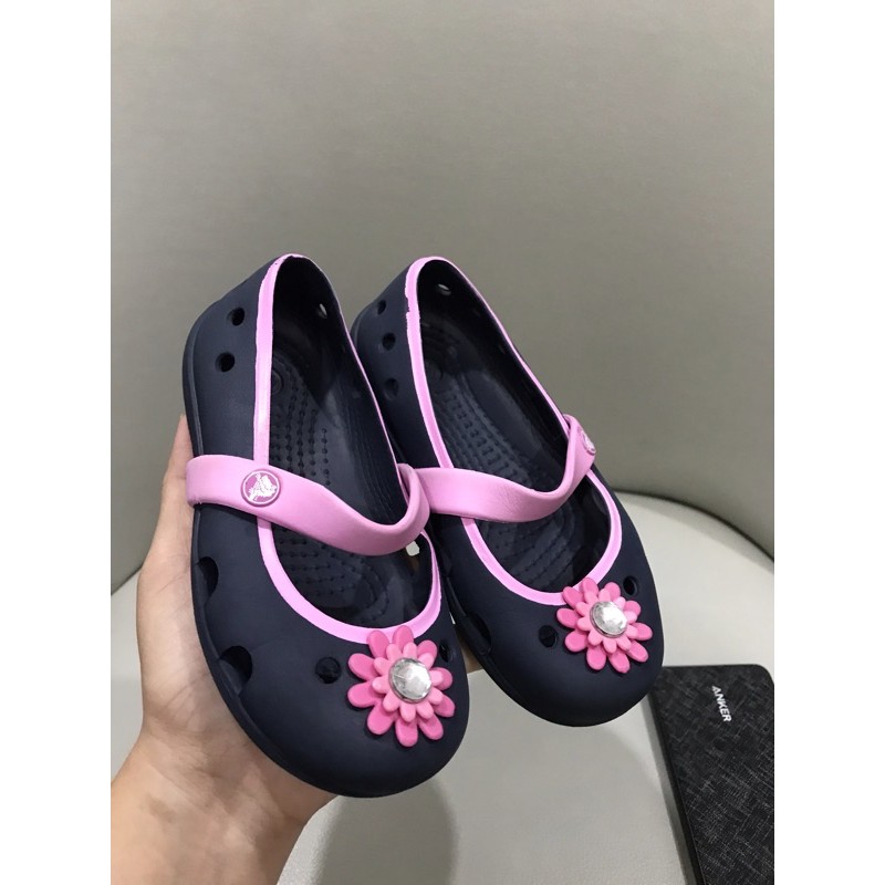 búp bê crocs C8