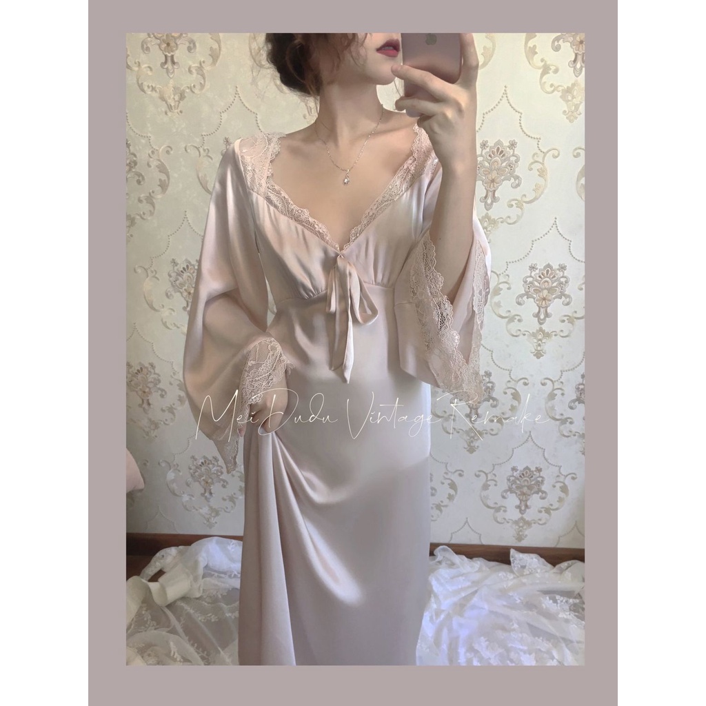 Đầm ngủ cổ chữ V khoét sâu dáng dài chất liệu satin phối ren phong cách Pháp thời trang quyến rũ cho nữ