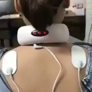 Máy massage cổ vai gáy bằng xung điện làm giảm đau mỏi , chăm sóc sức khỏe