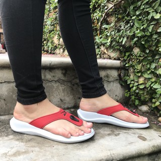 Dép kẹp xỏ ngón Kito Thái Lan YW3741 – xám quai đỏ - Chất liệu mủ cực êm chân, chống trơn trượt đi mưa