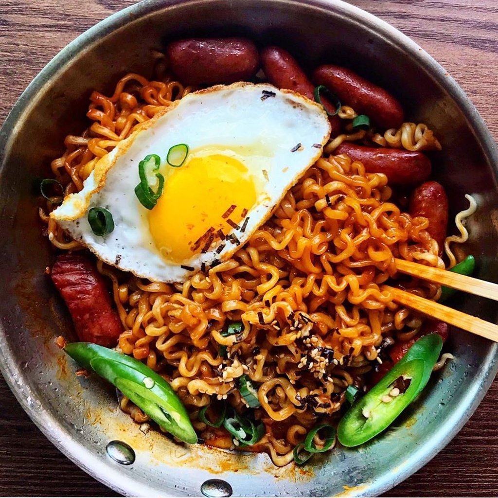 Lốc Mì Khô Gà Cay Samyang Vị Phô Mai (140g/gói x 5 Gói)