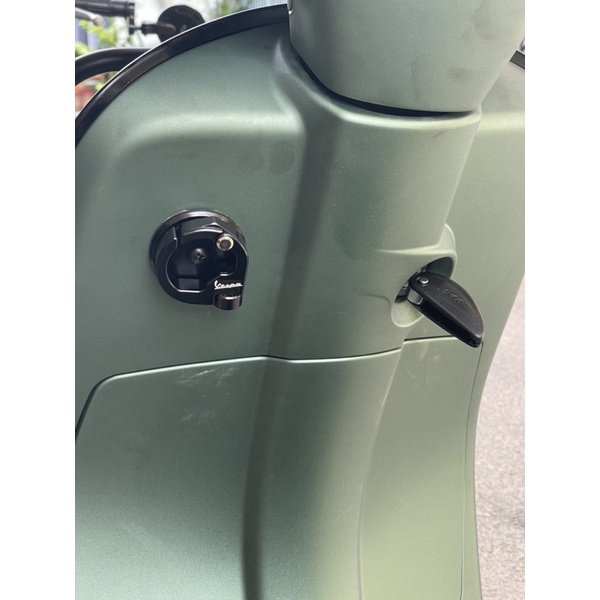 MÓC TREO ĐỒ NHÔM CHO XE VESPA