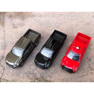 Xe mô hình tomica hilux 1:70