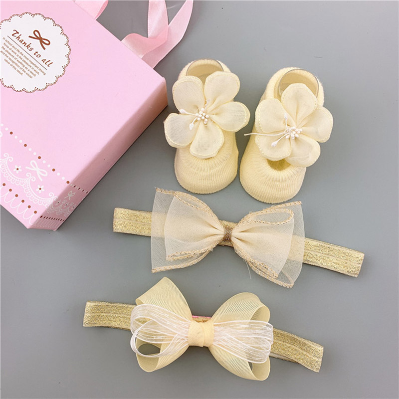 Set 3 Đôi Vớ Cotton Chống Trượt Phối Ren Hoa Cho Bé Gái Sơ Sinh