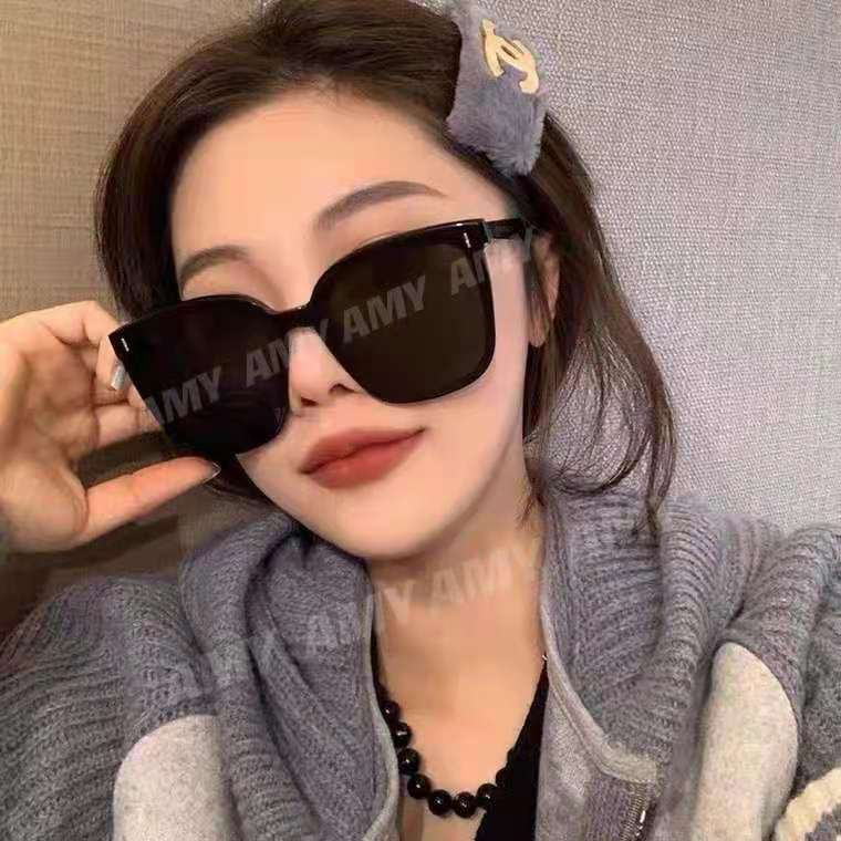 Kính mắt thời trang gọng to màu đen thời trang