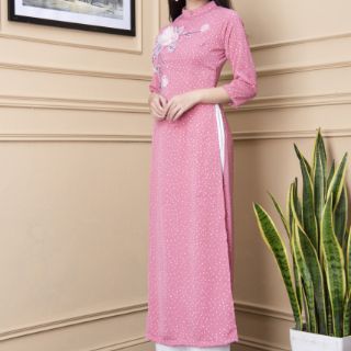 Áo dài chấm bi kết hoa.