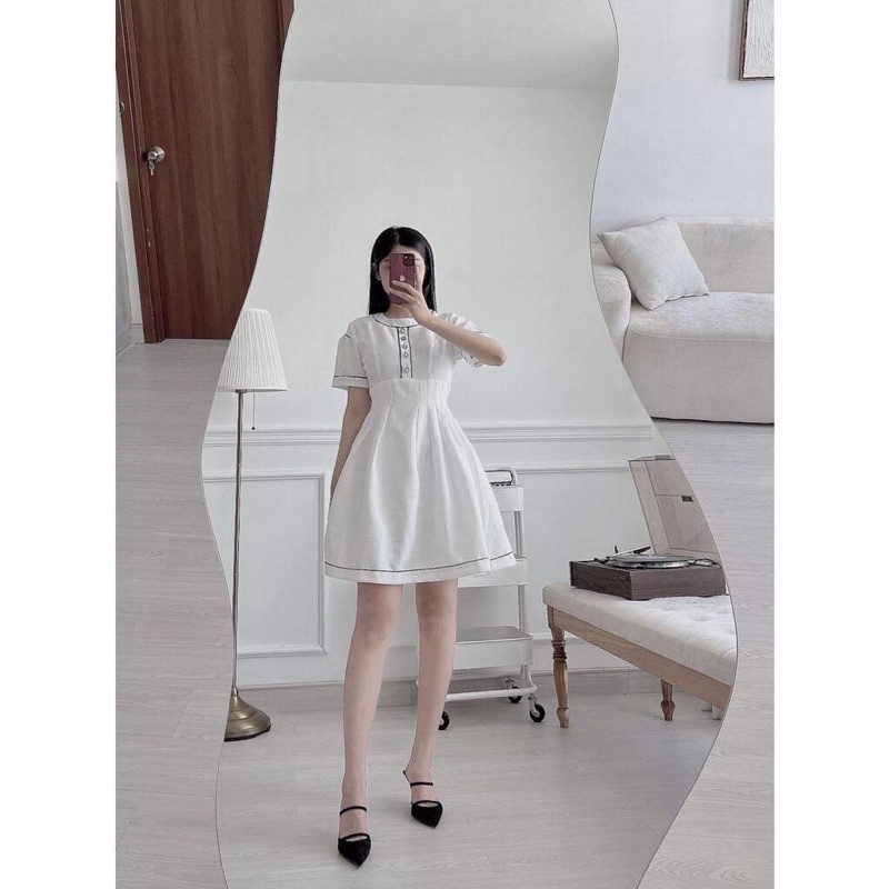 Váy trắng cổ tròn viền đen HSU1