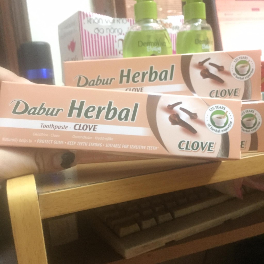 Kem đánh răng đinh hương trị hôi miệng Dabur