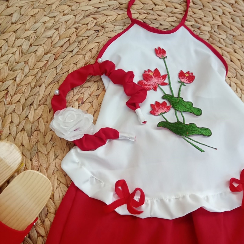 Yếm Lụa Hoa Sen Chân Váy Xanh Cho Bé Gái