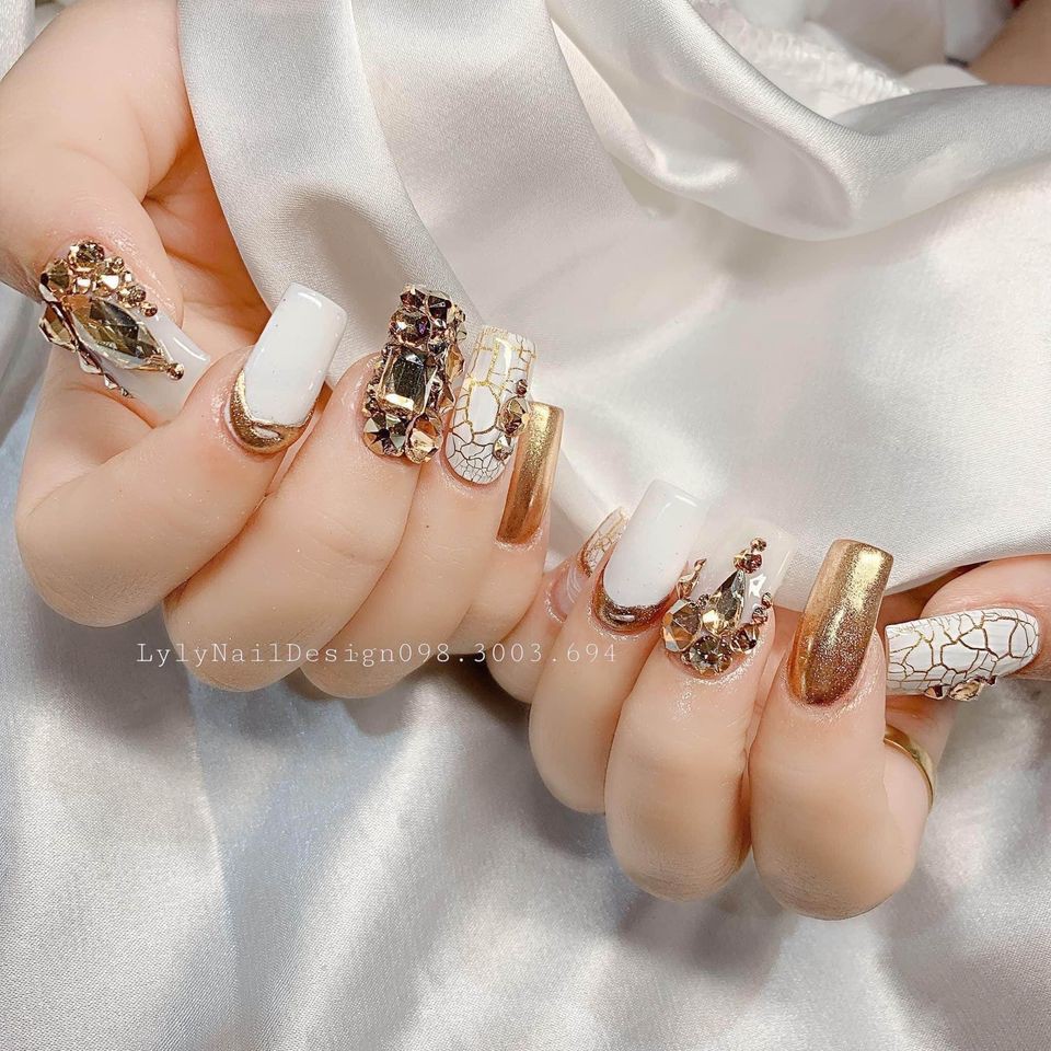 Sơn Nứt Đen, Trắng Làm Nail