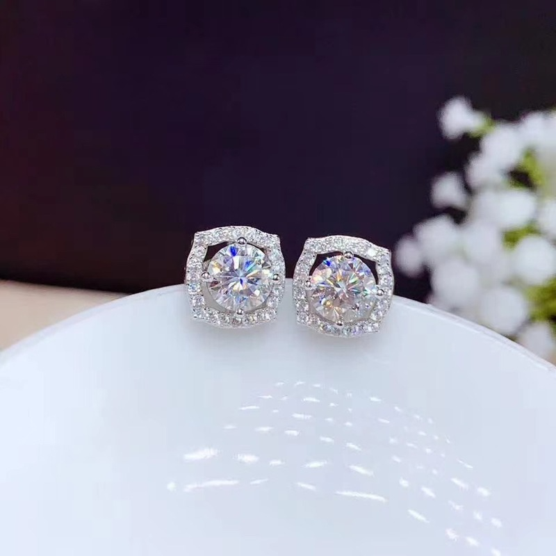 Bông tai đính đá moissanite pt950 sáng tạo