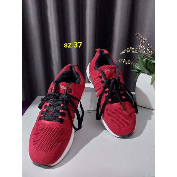 Giày thể thao