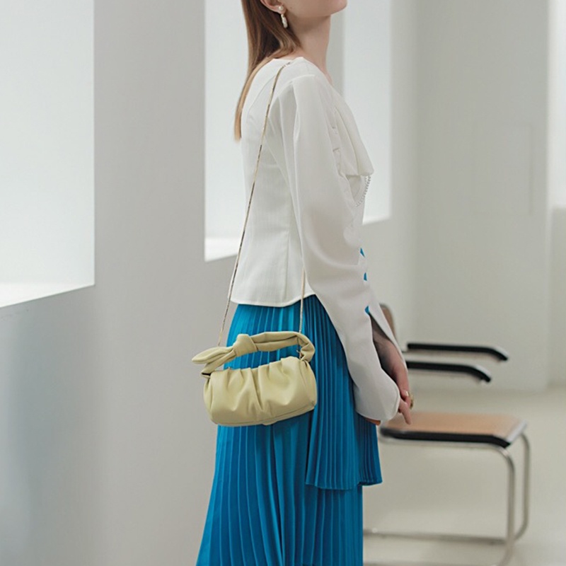 Túi đeo vai IELGY hình đám mây một bên vai phối dây xích dễ phối đồ cho nữ