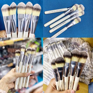 Cọ Tán Ken Nền Lông Dày, Mịn M.A.C 07 BW Power Definer Brush  [Hình Shop Chụp]