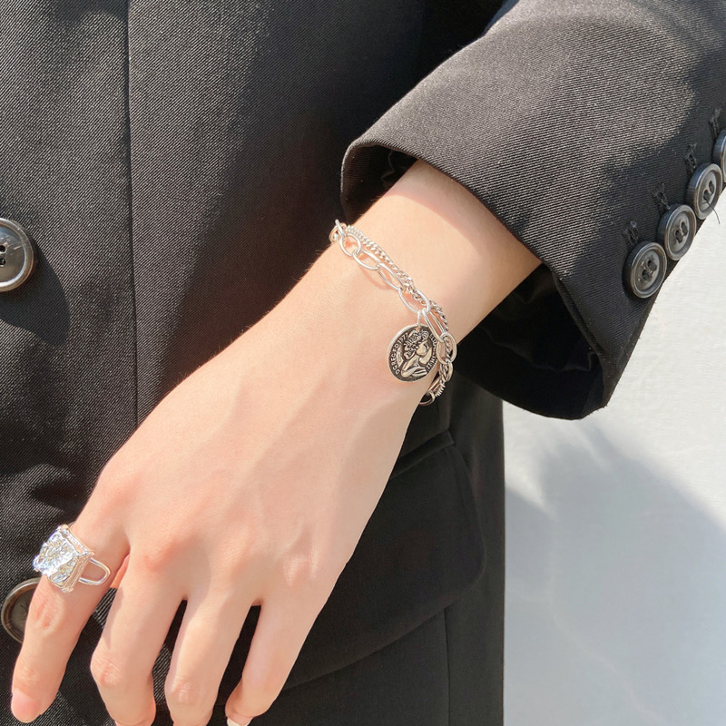 Vòng tay kim loại mặt hình đồng xu phong cách cổ điển