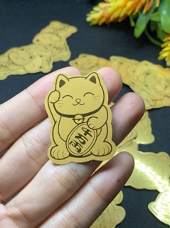 Mèo mạ vàng 24k
