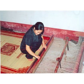 Chiếu cói Nga Sơn họa tiết màu đỏ