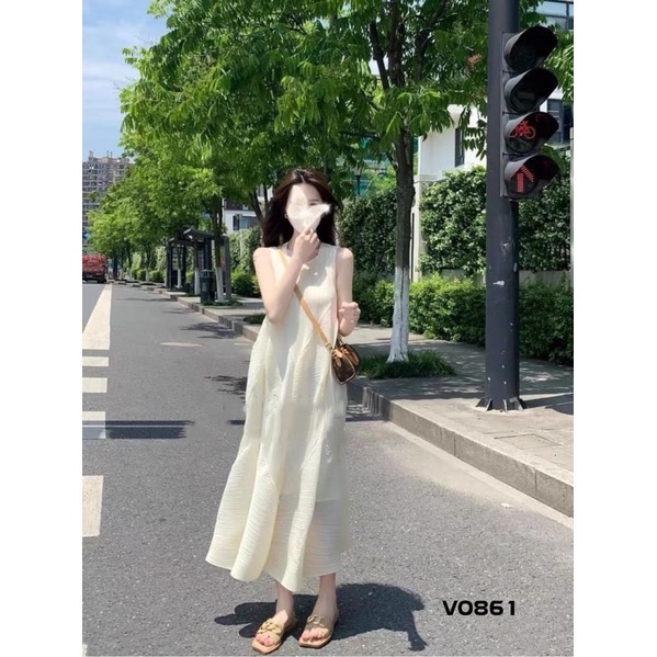 VÁY SUÔNG MÀU KEM SÁT NÁCH ĐUÔI CÁ VÂN SÓNG DÁNG DÀI CHO NỮ