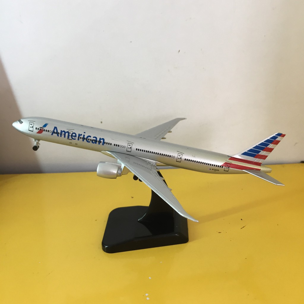 Mô hình máy bay Mỹ American Airlines 20cm dòng Boeing 777-333ER món quà tặng trưng bày mô hình die-cast trang trí bàn kệ