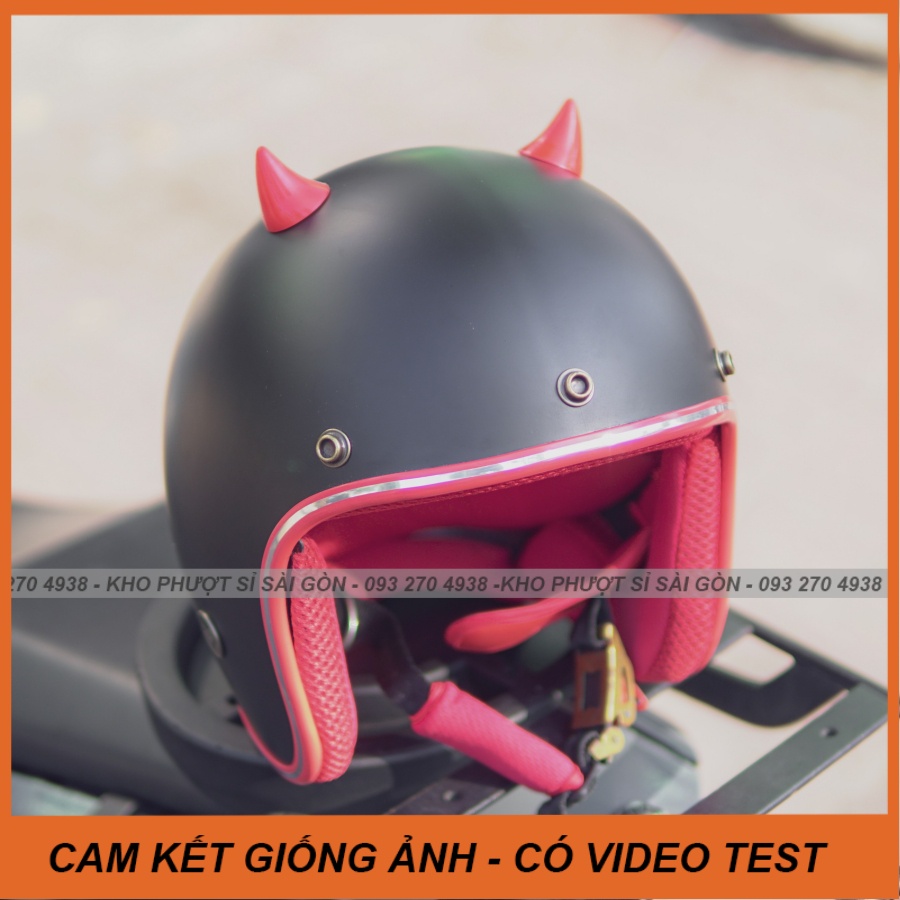 Nón bảo hiểm 3/4 đầu chuyên phượt màu đen nhám lót đỏ kèm sừng mini nhiều màu chọn lựa