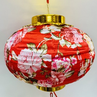 Lồng đèn đỏ có đèn trang trí tết