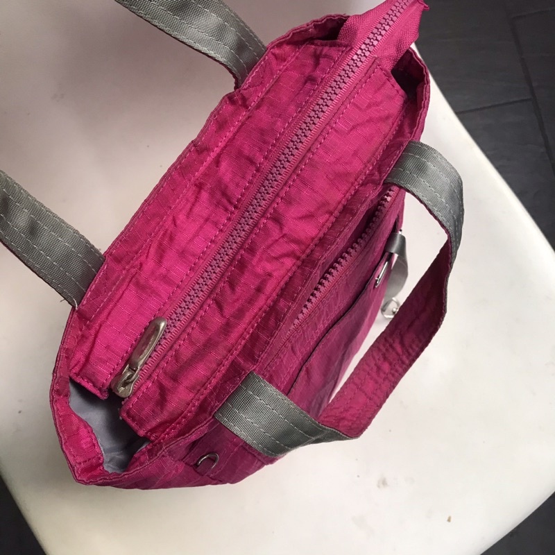 Túi 2hand hiệu có lỗi