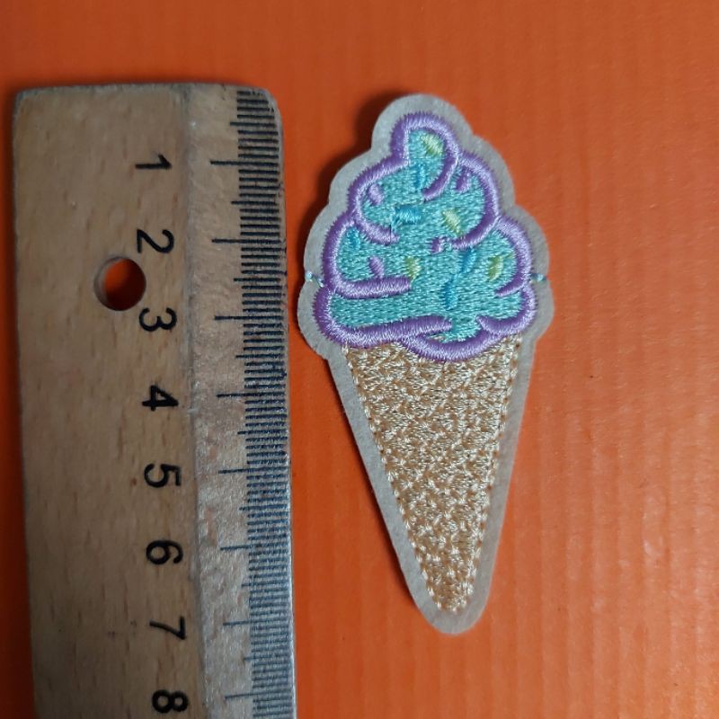 Hình ủi trang trí .